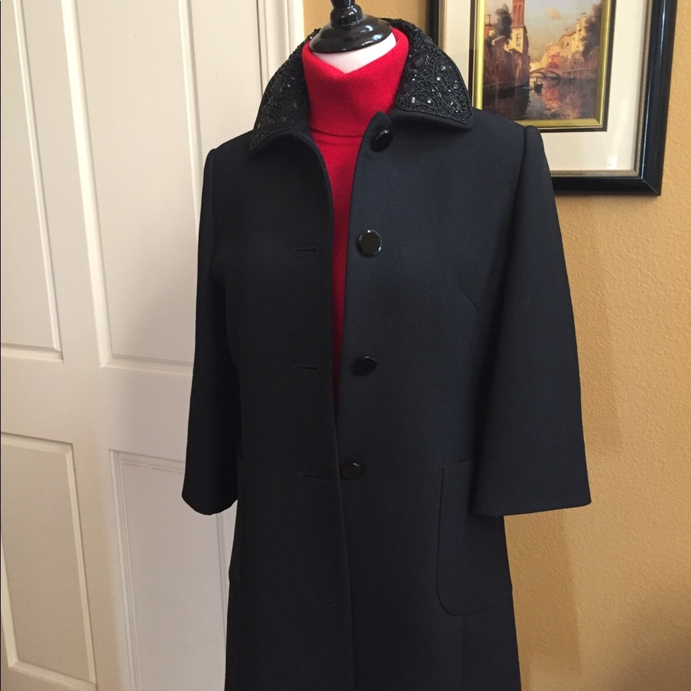Beautiful wool coat with gorgeous beaded collar😎